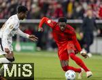 03.12.2024, Fussball DFB-Pokal 2024/2025, Achtelfinale, FC Bayern Mnchen - Bayer Leverkusen, in der Allianz-Arena Mnchen. re: Alphonso Davies (FC Bayern Mnchen) am Ball 