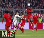 03.12.2024, Fussball DFB-Pokal 2024/2025, Achtelfinale, FC Bayern Mnchen - Bayer Leverkusen, in der Allianz-Arena Mnchen. re: Dayot Upamecano (FC Bayern Mnchen), Joshua Kimmich (FC Bayern Mnchen), Florian Wirtz (Leverkusen).