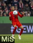 03.12.2024, Fussball DFB-Pokal 2024/2025, Achtelfinale, FC Bayern Mnchen - Bayer Leverkusen, in der Allianz-Arena Mnchen. Michael Olise (FC Bayern Mnchen) am Ball 