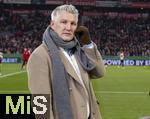 03.12.2024, Fussball DFB-Pokal 2024/2025, Achtelfinale, FC Bayern Mnchen - Bayer Leverkusen, in der Allianz-Arena Mnchen. Bastian Schweinsteiger am Spielfeldrand