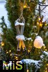 12.12.2024, Verschneiter Weihnachtsbaum auf dem Balkon.  