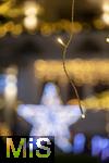 14.12.2024,  Winter in Bayern. Der Garten des Hauses von Daniel und Harry Lwenthal in Bad Wrishofen verwandelt sich tglich in einen Weihnachtstraum aus 150 000 Lichtern und Weihnachtsfiguren 