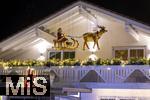 14.12.2024,  Winter in Bayern. Der Garten des Hauses von Daniel und Harry Lwenthal in Bad Wrishofen verwandelt sich tglich in einen Weihnachtstraum aus 150 000 Lichtern und Weihnachtsfiguren 