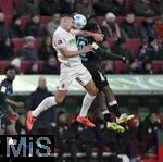 14.12.2024, Fussball 1. Bundesliga 2024/2025, 14. Spieltag, FC Augsburg - Bayer Leverkusen, in der WWK-Arena Augsburg, v.l. Keven Schlotterbeck (FC Augsburg) gegen Jeremie Frimpong (Leverkusen) 
 

