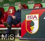 14.12.2024, Fussball 1. Bundesliga 2024/2025, 14. Spieltag, FC Augsburg - Bayer Leverkusen, in der WWK-Arena Augsburg, Trainer Jess Thorup (FC Augsburg) nachdenklich auf der Bank.