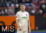 14.12.2024, Fussball 1. Bundesliga 2024/2025, 14. Spieltag, FC Augsburg - Bayer Leverkusen, in der WWK-Arena Augsburg, Mads Pedersen (FC Augsburg) unzufrieden.