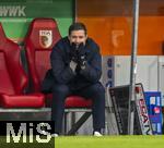 14.12.2024, Fussball 1. Bundesliga 2024/2025, 14. Spieltag, FC Augsburg - Bayer Leverkusen, in der WWK-Arena Augsburg, Trainer Xabi Alonso (Leverkusen) auf der Bank.