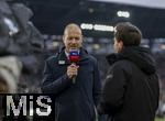 14.12.2024, Fussball 1. Bundesliga 2024/2025, 14. Spieltag, FC Augsburg - Bayer Leverkusen, in der WWK-Arena Augsburg, Trainer Jess Thorup (FC Augsburg) beim SKY-Interview.