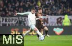 14.12.2024, Fussball 1. Bundesliga 2024/2025, 14. Spieltag, FC St. Pauli - Werder Bremen, im Millerntor-Stadion Hamburg. (L-R) Mitchell Weiser (Werder Bremen) gegen Philipp Treu (FC St. Pauli)


