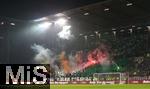 14.12.2024, Fussball 1. Bundesliga 2024/2025, 14. Spieltag, FC St. Pauli - Werder Bremen, im Millerntor-Stadion Hamburg. Choreo und Rauch im Fanblock von Werder Bremen


