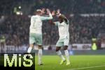 14.12.2024, Fussball 1. Bundesliga 2024/2025, 14. Spieltag, FC St. Pauli - Werder Bremen, im Millerntor-Stadion Hamburg. Jubel (L-R) Torschtze Marvin Ducksch (Werder Bremen) und Derrick Khn (Werder Bremen) zum Tor zum 0:2


