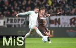 14.12.2024, Fussball 1. Bundesliga 2024/2025, 14. Spieltag, FC St. Pauli - Werder Bremen, im Millerntor-Stadion Hamburg. (L-R) Mitchell Weiser (Werder Bremen) gegen Philipp Treu (FC St. Pauli)


