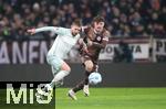 14.12.2024, Fussball 1. Bundesliga 2024/2025, 14. Spieltag, FC St. Pauli - Werder Bremen, im Millerntor-Stadion Hamburg. (L-R) Mitchell Weiser (Werder Bremen) gegen Philipp Treu (FC St. Pauli)


