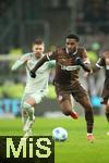 14.12.2024, Fussball 1. Bundesliga 2024/2025, 14. Spieltag, FC St. Pauli - Werder Bremen, im Millerntor-Stadion Hamburg. (L-R) Mitchell Weiser (Werder Bremen) gegen Oladapo Afolayan (FC St. Pauli)


