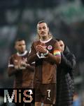 14.12.2024, Fussball 1. Bundesliga 2024/2025, 14. Spieltag, FC St. Pauli - Werder Bremen, im Millerntor-Stadion Hamburg. Jackson Irvine (FC St. Pauli) bedankt sich enttuscht bei den Fans


