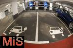 18.12.2024,  Bad Wrishofen Unterallgu, eine Ladesule fr E-Autos im Parkhaus. Der Parkplatz ist leer.