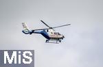 17.06.2024, Fussball UEFA EURO 2024, Ein Polizeihubschrauber kreist whrend der Veranstaltung ber das Stadiongelnde, mit Kameras zur berwachung. 

