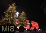 20.12.2024, Fussball 1. Bundesliga 2024/2025, 15. Spieltag,  FC Bayern Mnchen - RB Leipzig, in der Allianz-Arena Mnchen. Christbume vor der Allianz-Arena

