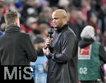 20.12.2024, Fussball 1. Bundesliga 2024/2025, 15. Spieltag,  FC Bayern Mnchen - RB Leipzig, in der Allianz-Arena Mnchen. Trainer Vincent Kompany (FC Bayern Mnchen) beim Interview

