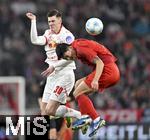 20.12.2024, Fussball 1. Bundesliga 2024/2025, 15. Spieltag,  FC Bayern Mnchen - RB Leipzig, in der Allianz-Arena Mnchen. v.l. Benjamin Sesko (RB Leipzig) gegen Minjae Kim (Bayern Mnchen) 

