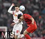 20.12.2024, Fussball 1. Bundesliga 2024/2025, 15. Spieltag,  FC Bayern Mnchen - RB Leipzig, in der Allianz-Arena Mnchen. v.l. Benjamin Sesko (RB Leipzig) gegen Minjae Kim (Bayern Mnchen) 

