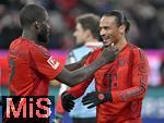 20.12.2024, Fussball 1. Bundesliga 2024/2025, 15. Spieltag,  FC Bayern Mnchen - RB Leipzig, in der Allianz-Arena Mnchen. Torjubel v.l. Dayot Upamecano (FC Bayern Mnchen) und Leroy Sane (Bayern Mnchen) 

