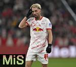 20.12.2024, Fussball 1. Bundesliga 2024/2025, 15. Spieltag,  FC Bayern Mnchen - RB Leipzig, in der Allianz-Arena Mnchen. Kevin Kampl (RB Leipzig) ist unzufrieden.

