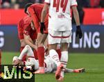 20.12.2024, Fussball 1. Bundesliga 2024/2025, 15. Spieltag,  FC Bayern Mnchen - RB Leipzig, in der Allianz-Arena Mnchen. Benjamin Henrichs (RB Leipzig) am Boden.

