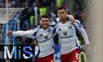 21.12.2024, Fussball 2. Bundesliga 2024/2025, 17. Spieltag, Hamburger SV - SpVgg Greuther Frth, im Volksparkstadion Hamburg. Jubel (L-R) William Mikelbrencis (Hamburg) und Torschtze Davie Selke (Hamburg) zum Tor zum 4:0


