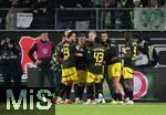 22.12.2024, Fussball 1. Bundesliga 2024/2025, 15. Spieltag, VfL Wolfsburg - Borussia Dortmund, in der Volkswagen Arena Wolfsburg. Jubel Borussia Dortmund zum Tor zum 0:1


