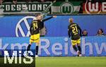 22.12.2024, Fussball 1. Bundesliga 2024/2025, 15. Spieltag, VfL Wolfsburg - Borussia Dortmund, in der Volkswagen Arena Wolfsburg. Jubel (L-R) Torschtze Maximilian Beier (Borussia Dortmund) und Donyell Malen (Borussia Dortmund) zum Tor zum 0:2


