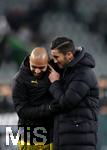 22.12.2024, Fussball 1. Bundesliga 2024/2025, 15. Spieltag, VfL Wolfsburg - Borussia Dortmund, in der Volkswagen Arena Wolfsburg. Schlussjubel Borussia Dortmund, (L-R) Donyell Malen (Borussia Dortmund) und Trainer Nuri Sahin (Borussia Dortmund)


