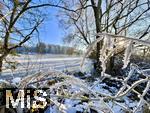 28.12.2024,  Winter in Bayern. Bad Wrishofen im Unterallgu. Abendstimmung am Waldsee im Sden der Stadt, die Wasserflche ist zugefroren, die Klte ist sprbar in der untergehenden Abendsonne. 