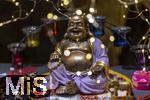 26.12.2024, Bad Wrishofen in Bayern, Weihnachten in der Fussgngerzone: Eine Buddha-Figur im Schaufenster.