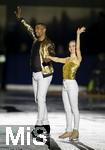 30.12.2024, Oberstdorf im Allgu, die ?Exquisit Eisgala 2024 -  Livemusik und Weltklasse Eiskunstlauf im Eissportzentrum Oberstdorf. Paarlauf mit Anette Dytrt und Yannick Bonheur (Deutschland/Frankreich)