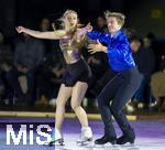 30.12.2024, Oberstdorf im Allgu, die ?Exquisit Eisgala 2024 -  Livemusik und Weltklasse Eiskunstlauf im Eissportzentrum Oberstdorf. Paarlauf mit Katerina Mrazkova und Daniel Mrazek aus Tschechien.