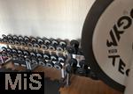 02.01.2025, Trend zu Fitnessstudios in Deutschland, hier das FIT & Sqash in Bad Wrishofen. die Hanteln zum Muskeltraining fr die Arme liegen bereit. Am Anfang des Jahres gilt es wieder die guten Vorstze einzuhalten.