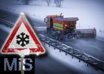 05.01.2025,  Archivbild Winter im Allgu,  Streufahrzeug auf der Autobahn 96 bei Mindelheim. Eisregen bedroht heute die Verkehrssicherheit im Sden Deutschlands. (Bildmontage) 

