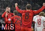 06.01.2025, Fussball 1. Bundesliga 2024/2025, Testspiel: RB Salzburg - FC Bayern Mnchen, in der Red Bull Arena Salzburg. Torjubel v.l. Eric Dier (FC Bayern Mnchen) und Thomas Mller (FC Bayern Mnchen) 