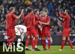 06.01.2025, Fussball 1. Bundesliga 2024/2025, Testspiel: RB Salzburg - FC Bayern Mnchen, in der Red Bull Arena Salzburg. Alle Bayern Spieler jubeln v.l. Harry Kane (FC Bayern Mnchen), Michael Olise (FC Bayern Mnchen), Leon Goretzka (FC Bayern Mnchen), Thomas Mller (FC Bayern Mnchen), Konrad Laimer (FC Bayern Mnchen), Joshua Kimmich (FC Bayern Mnchen) und Leroy Sane (Bayern Mnchen) 