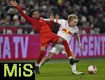 06.01.2025, Fussball 1. Bundesliga 2024/2025, Testspiel: RB Salzburg - FC Bayern Mnchen, in der Red Bull Arena Salzburg. v.l. Michael Olise (FC Bayern Mnchen) gegen Mads Bidstrup (RB Salzburg) 