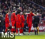 06.01.2025, Fussball 1. Bundesliga 2024/2025, Testspiel: RB Salzburg - FC Bayern Mnchen, in der Red Bull Arena Salzburg. Einwechslung Nachwuchsspieler, Jonathan Asp-Jensen (FC Bayern Mnchen), Grayson Dettoni (Bayern Mnchen), Kingsley Coman (FC Bayern Mnchen), Michael Scott (FC Bayern Mnchen), Jonah Kusi-Asare (Bayern Mnchen) 