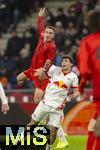 06.01.2025, Fussball 1. Bundesliga 2024/2025, Testspiel: RB Salzburg - FC Bayern Mnchen, in der Red Bull Arena Salzburg. oben: Arijon Ibrahimovic (Bayern Mnchen) gegen Stefan Bajcetic (RB Salzburg) 