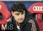 06.01.2025, Fussball 1. Bundesliga 2024/2025, Testspiel: RB Salzburg - FC Bayern Mnchen, in der Red Bull Arena Salzburg. Aleksandar Pavlovic (Bayern Mnchen)  auf der Bank.