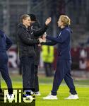 06.01.2025, Fussball 1. Bundesliga 2024/2025, Testspiel: RB Salzburg - FC Bayern Mnchen, in der Red Bull Arena Salzburg. Vor dem Spiel, v.li: Sportdirektor Christoph Freund (Bayern Mnchen), Mads Bidstrup (RB Salzburg) shakehands 