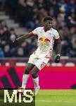 06.01.2025, Fussball 1. Bundesliga 2024/2025, Testspiel: RB Salzburg - FC Bayern Mnchen, in der Red Bull Arena Salzburg. Lucas Gourna-Douath (RB Salzburg) am Ball 