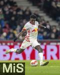 06.01.2025, Fussball 1. Bundesliga 2024/2025, Testspiel: RB Salzburg - FC Bayern Mnchen, in der Red Bull Arena Salzburg. Lucas Gourna-Douath (RB Salzburg) am Ball 