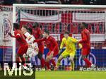 06.01.2025, Fussball 1. Bundesliga 2024/2025, Testspiel: RB Salzburg - FC Bayern Mnchen, in der Red Bull Arena Salzburg. Torwart Max Schmitt (2.v.re, FC Bayern Mnchen), Raphael Guerreiro (FC Bayern Mnchen), Dayot Upamecano (FC Bayern Mnchen), Kingsley Coman (FC Bayern Mnchen), Michael Scott (FC Bayern Mnchen) 