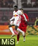 06.01.2025, Fussball 1. Bundesliga 2024/2025, Testspiel: RB Salzburg - FC Bayern Mnchen, in der Red Bull Arena Salzburg. Edmund Baidoo (RB Salzburg) am Ball 