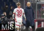 06.01.2025, Fussball 1. Bundesliga 2024/2025, Testspiel: RB Salzburg - FC Bayern Mnchen, in der Red Bull Arena Salzburg. Leandro Morgalla (RB Salzburg) ausgewechselt von Trainer Thomas Letsch (RB Salzburg) 